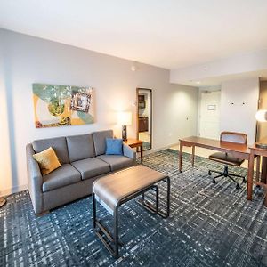 King Studio Suite Hearing Access or Non-Smoking